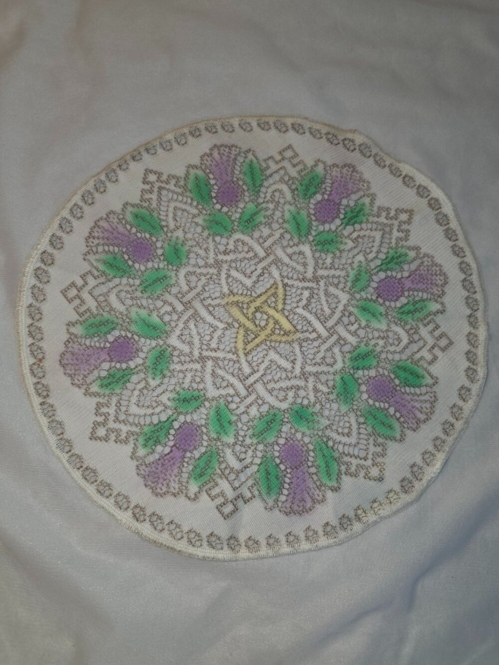 Scottish Celtic Knot Doily Traditional Thistle Motif Geometric Decor Round